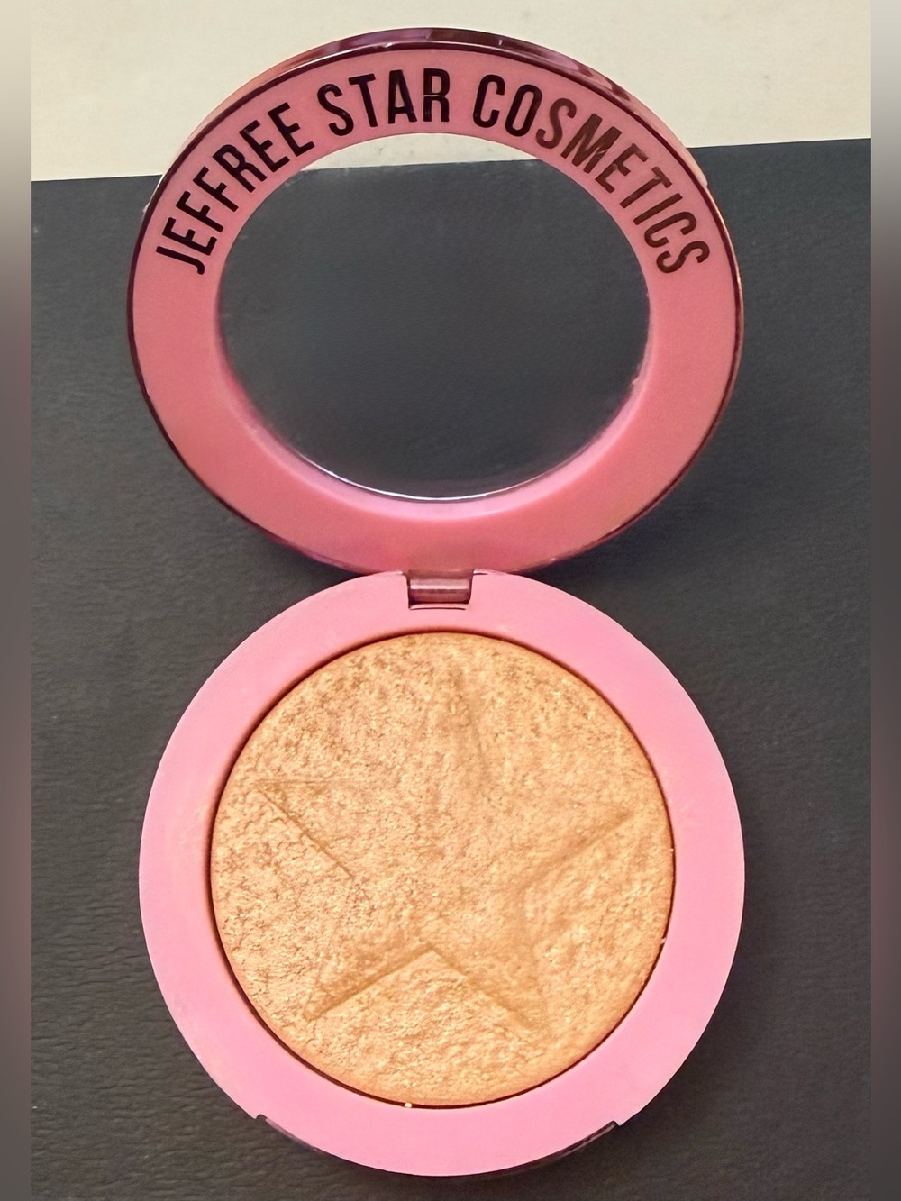 Jeffree Star Cosmetics- Shimmering Highlighter